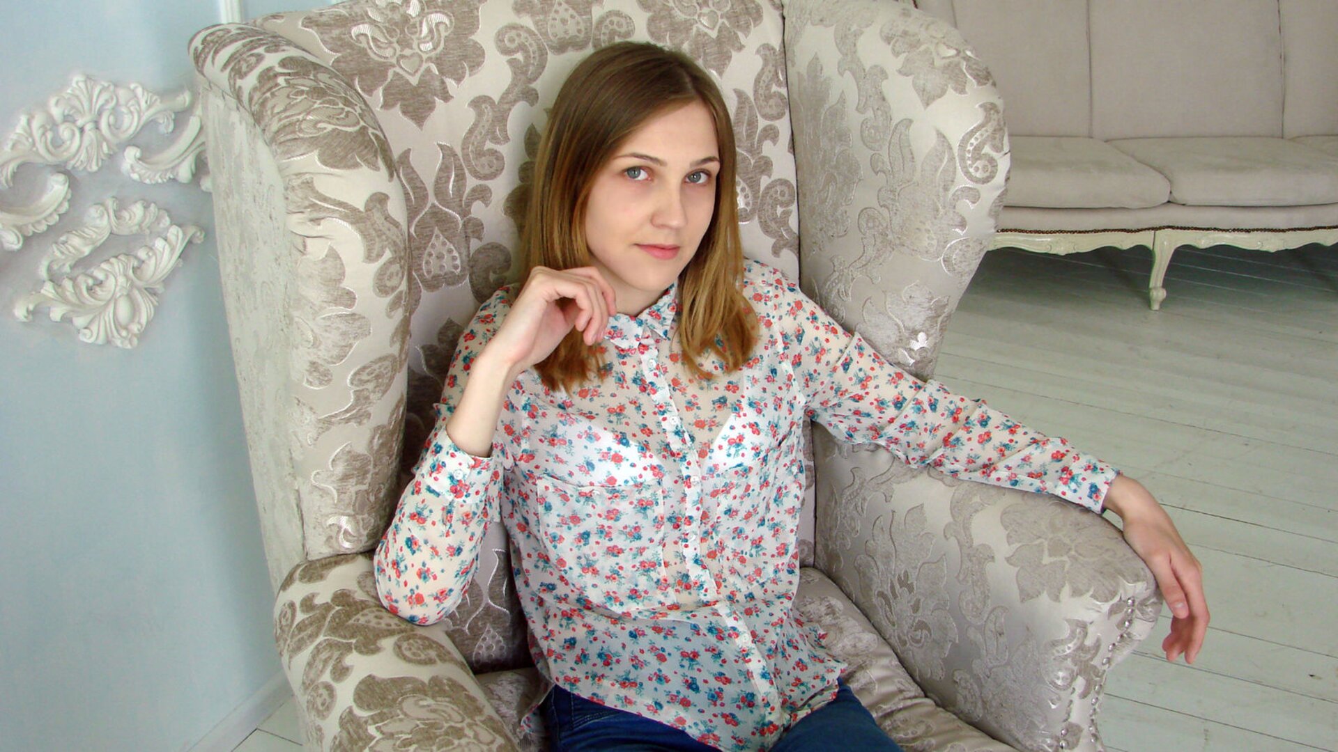 Free Naked CHLOEGravity