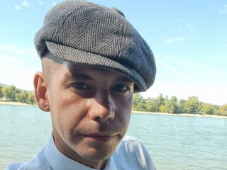 Free Naked LeslieFleur