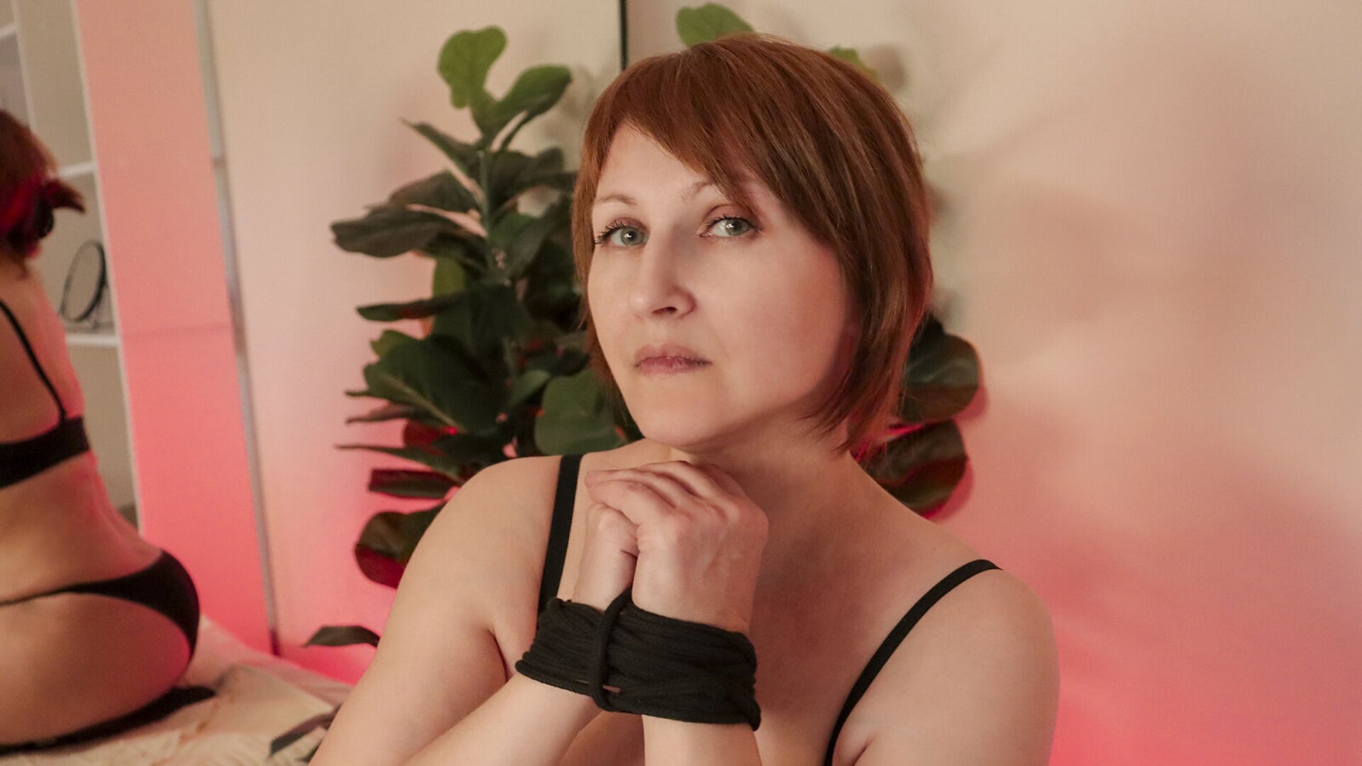 Free Naked ParisJohnnes