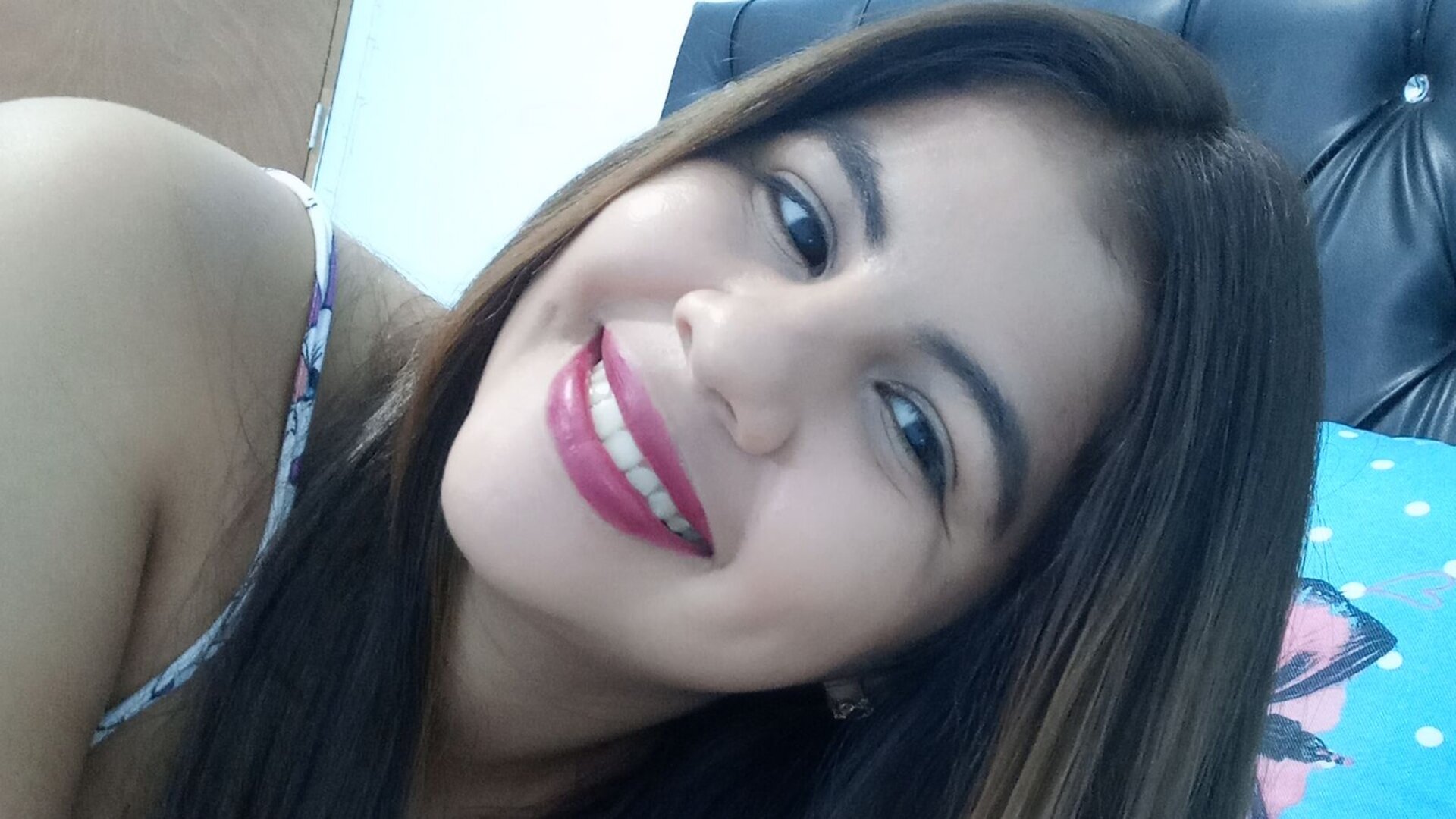 Free Naked ReynaValeria