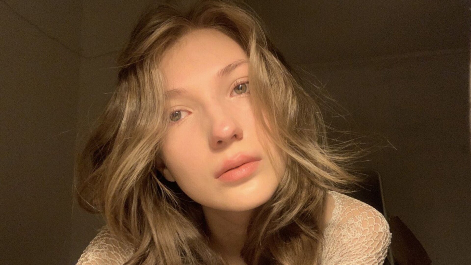 Free Naked SophieLix